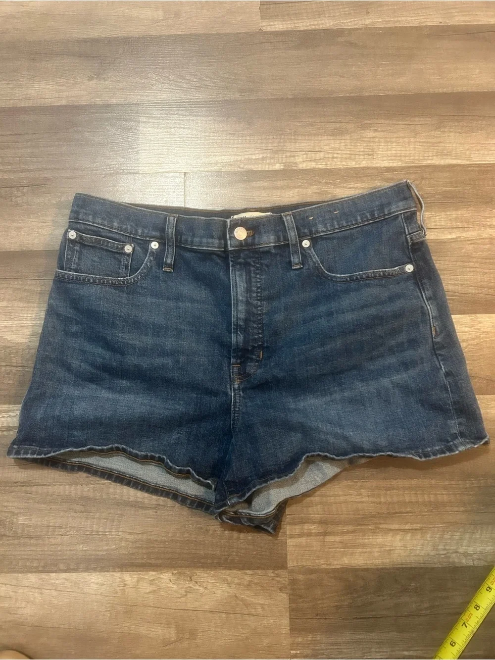 Madewell Women’s Dark Wash Cutoff Denim Shorts size 32